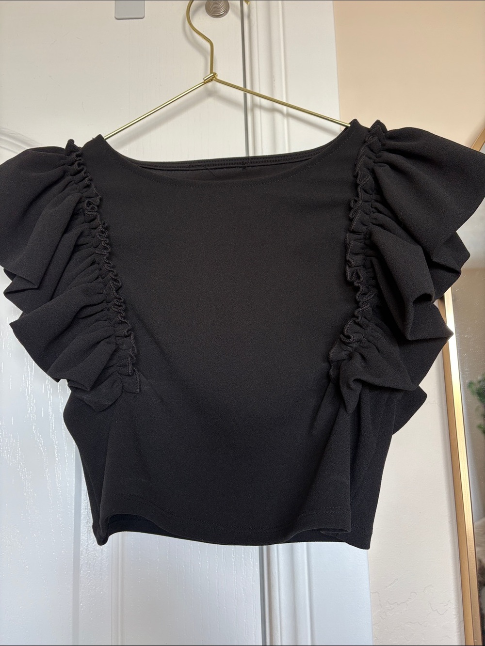 Ruffled Sleeve Black Women's Crop Top